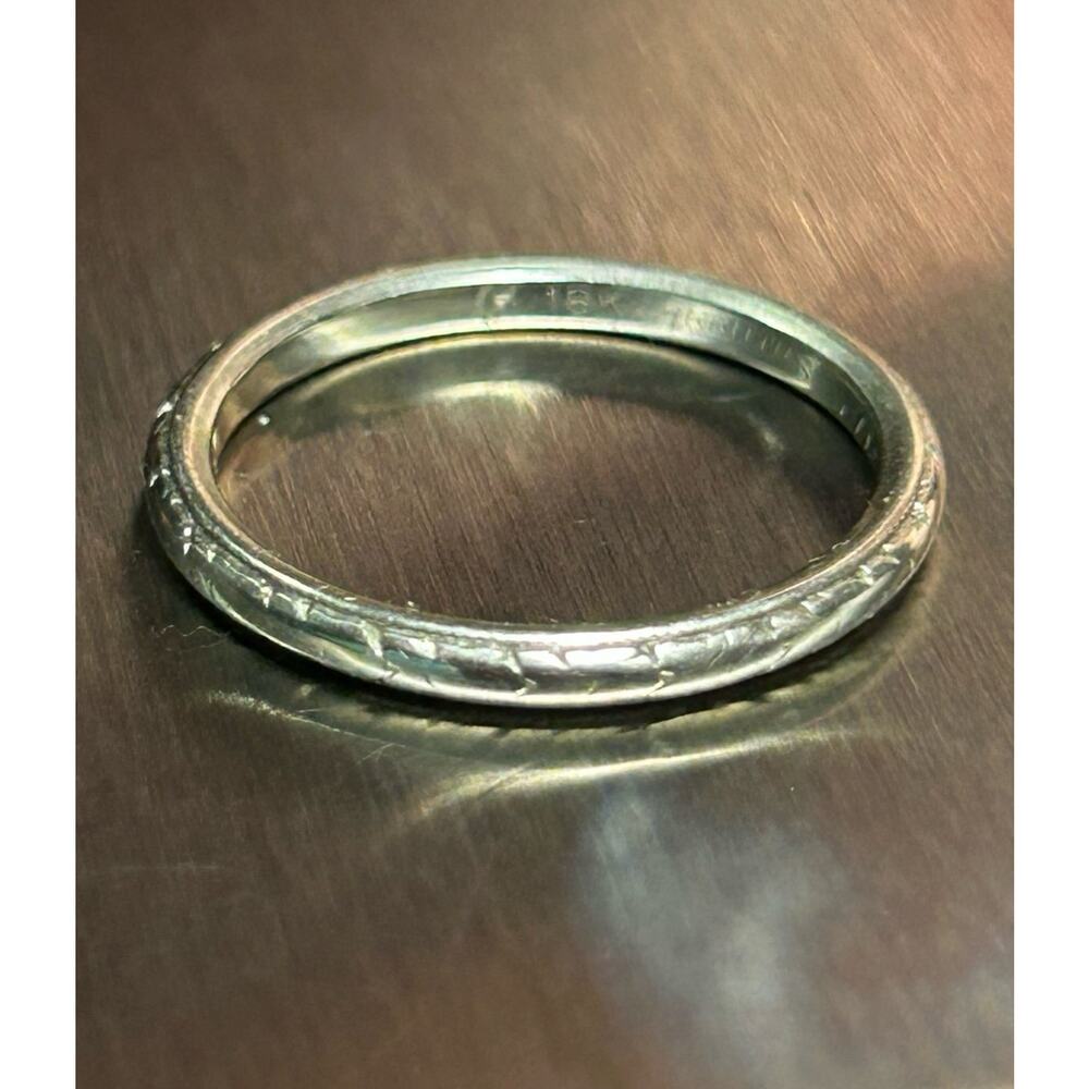 Antique Arbutus 18k solid white gold art carved dainty band ring size 6.5 rare